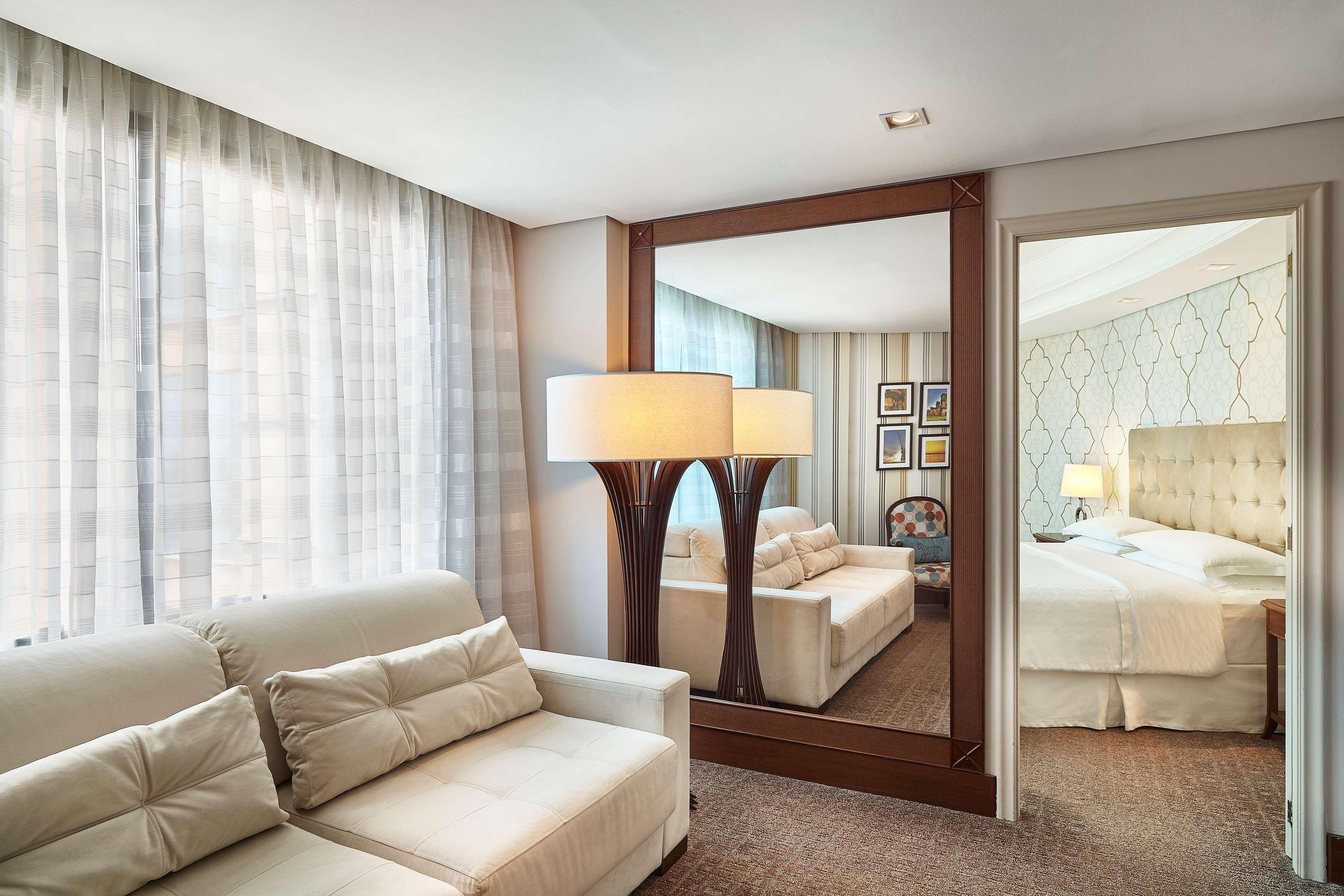 فندق Hilton Porto Alegre, Brazil المظهر الخارجي الصورة A mirror in a living room
